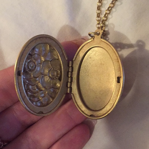 Floral Locket - Picture 3 of 5